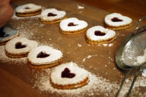 Decorating Linzer Cookies