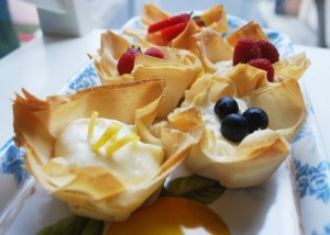 Cheesecake Phyllo Fruit Cups